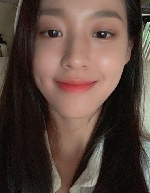 설현, 청순+상큼 팔색조 매력 셀카