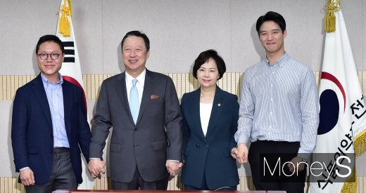[머니S포토] 규제 샌드박스 관련 서울식약처 방문한 박용만 회장