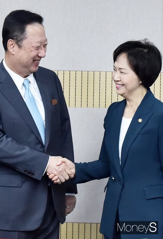 [머니S포토] 박용만 회장, 식약처 규제 샌드박스 '한자리'