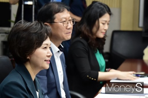 [머니S포토] 이의경 식약처장, 공유주방 활성화 '경청'