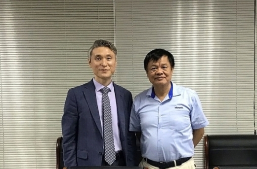 김범창 미래오성그룹 회장(왼쪽), 황홍성 스카이워스 그룹 및 스카이웰 그룹 회장