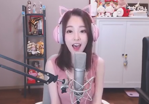 다이아 티비 파트너로 활동중인 중국인 크리에이터 펑티모. /사진=다이아 티비