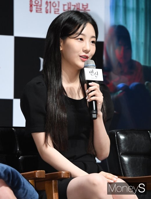 [머니S포토] '변신' 조이현, 포스터와는 다른 청순 비주얼