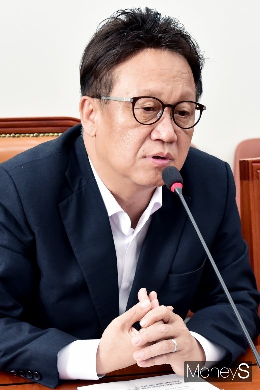 [머니S포토] '청년 스타트업' 경청하는 민병두 정무위원장
