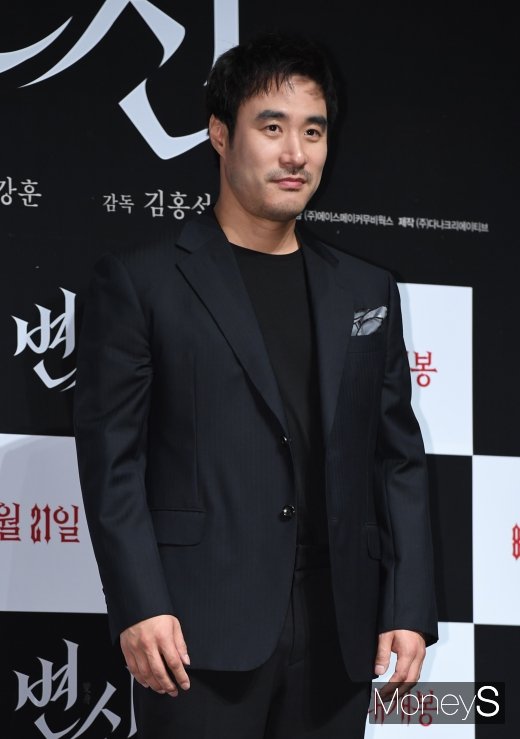 [머니S포토] '변신' 배성우, 달라진 분위기
