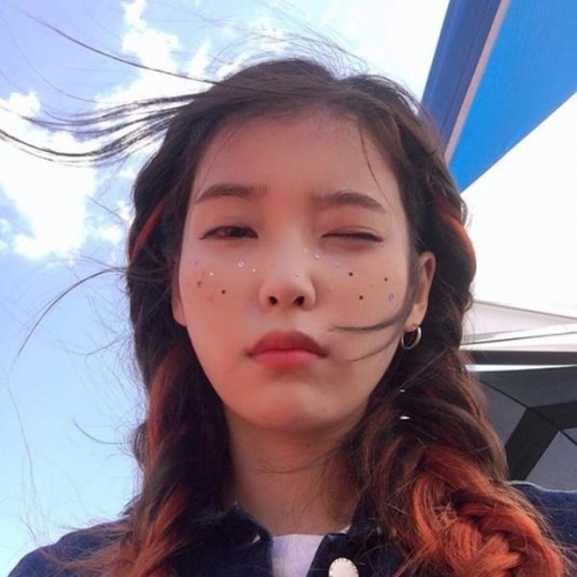 아이유, '삐삐'MV 1억뷰 돌파… 비하인드컷 공개