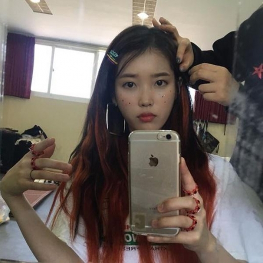 아이유, '삐삐'MV 1억뷰 돌파… 비하인드컷 공개