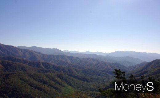 마장터 뒤 마산봉에서의 조망. /사진=박성기 여행 칼럼니스트