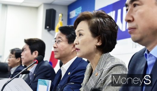[머니S포토] 김현미 