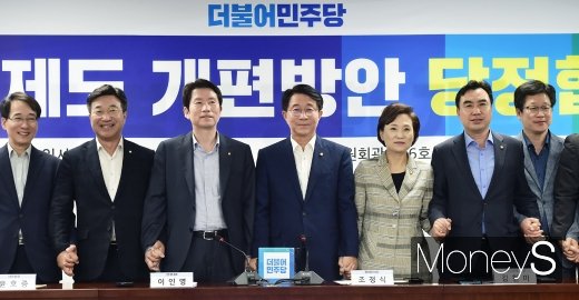 [머니S포토] 택시제도 개편, '맞손' 잡은 당·정