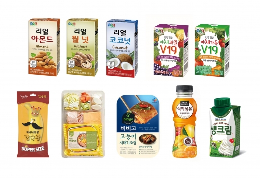 왼쪽 윗줄부터 시계방향으로 정식품 '리얼 시리즈', '건강담은 야채과일 V19', 롯데푸드 '파스퇴르 생크림', 코카-콜라 ‘미닛메이드 식이섬유’, CJ제일제당 ‘비비고 생선조림’, 심플리쿡 밀키트, 스미후루코리아 ‘감숙왕 SUPER SIZE’