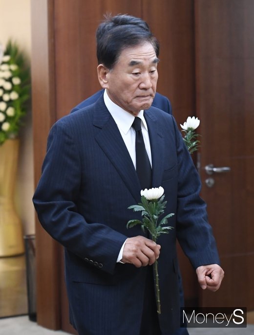 [머니S포토] 정두언 빈소 찾은 이재오