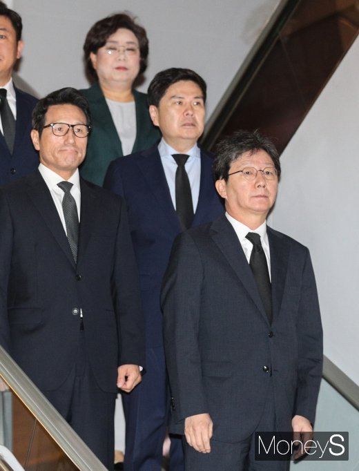 [머니S포토] 정두언 빈소 찾은 유승민 전 대표