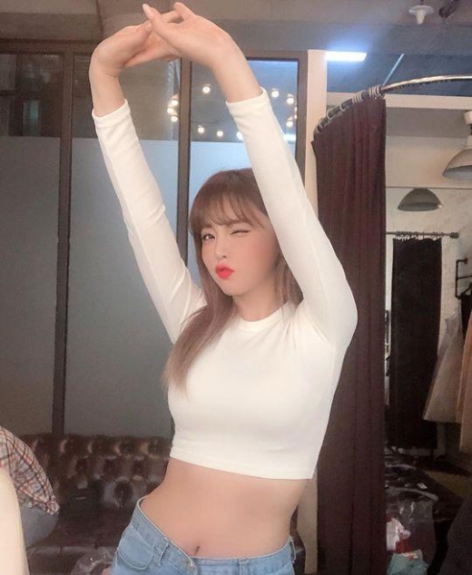 홍진영, 크롭티에 돋보이는 늘씬 몸매