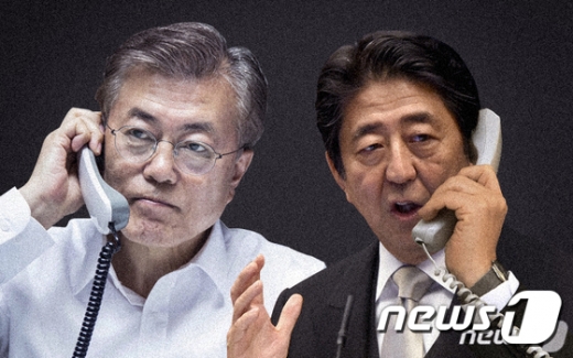 문재인 대통령(왼쪽)과 아베 일본 총리. /사진=뉴스1   