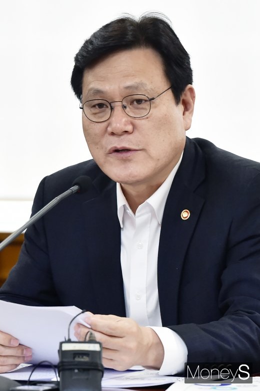 [머니S포토] 최종구 금융위원장 