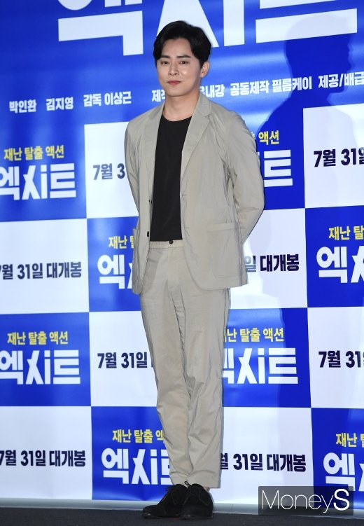 [머니S포토] 조정석, 깔끔하게 꾸민 남친룩