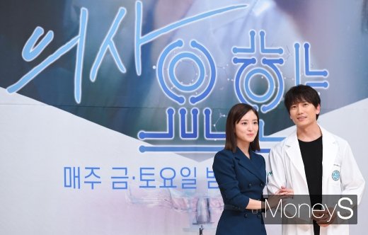 [머니S포토] 이세영·지성 '다정하게'