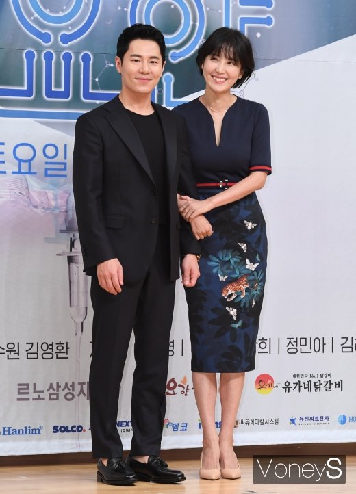 [머니S포토] 신동미 '남편 허규가 질투하겠네~'