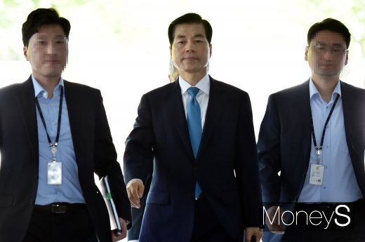 [머니S포토] 4조5000억 분식회계 혐의 김태한 삼바 대표 영장실질심사 출석