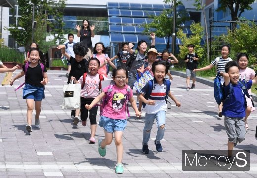 [머니S포토] '여름방학 시작'