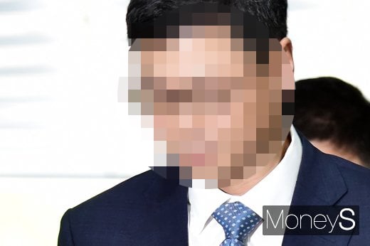 [머니S포토] 법정 들어서는 삼바 심 모 상무