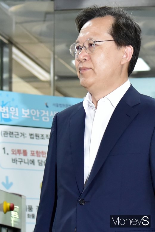 [머니S포토] 16차 공판 출석하는 박병대 전 대법관