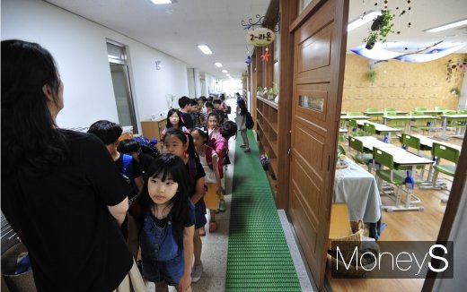 [머니S포토] '초등학교 여름방학 시작'
