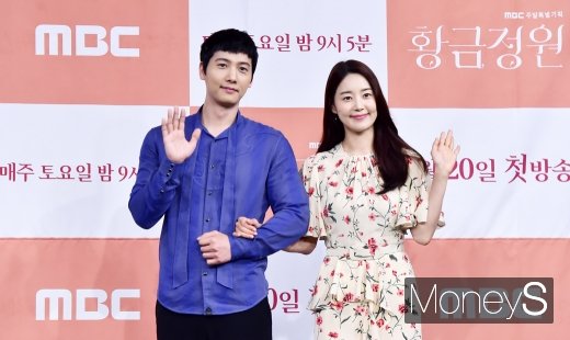 [머니S포토] 이상우-한지혜, '황금정원으로 돌아왔어요'