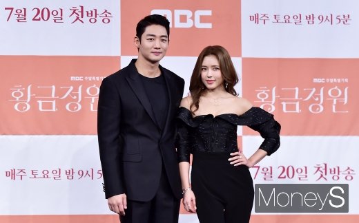 [머니S포토] 황금정원 이태성-오지은, 블랙으로 깔맞춤