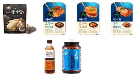 ▲위 좌측/신세계푸드 ‘올반 흑마늘 삼계탕’(사진제공=신세계푸드)▲위 우측/CJ제일제당 ‘비비고 생선조림’ 3종 ▲아래 좌측/코카콜라 ‘태양의 신체건간 W’(사진제공=코카콜라) ▲아래 우측/에스더포뮬러 ‘여에스더 유산균 블루’ 