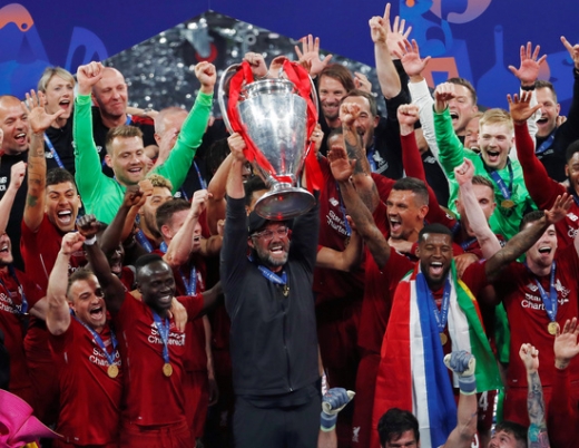 지난 시즌 UEFA 챔피언스리그 우승을 차지한 리버풀이 이번에는 맨시티를 제치고 EPL 우승까지 달성할 수 있을까. /사진=로이터