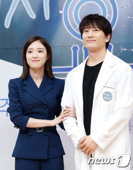 (왼쪽부터)배우 이세영, 지성. /사진=뉴스1