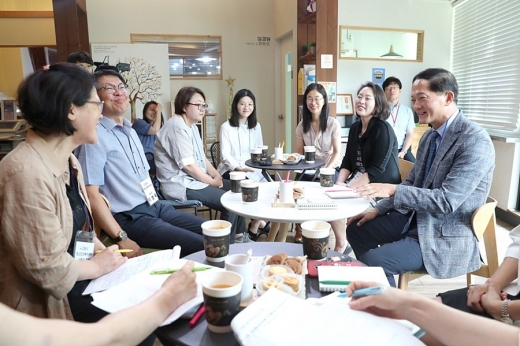 이재준 고양시장(오른쪽), 정신건강복지센터 방문 등 민생탐방. / 사진제공=고양시