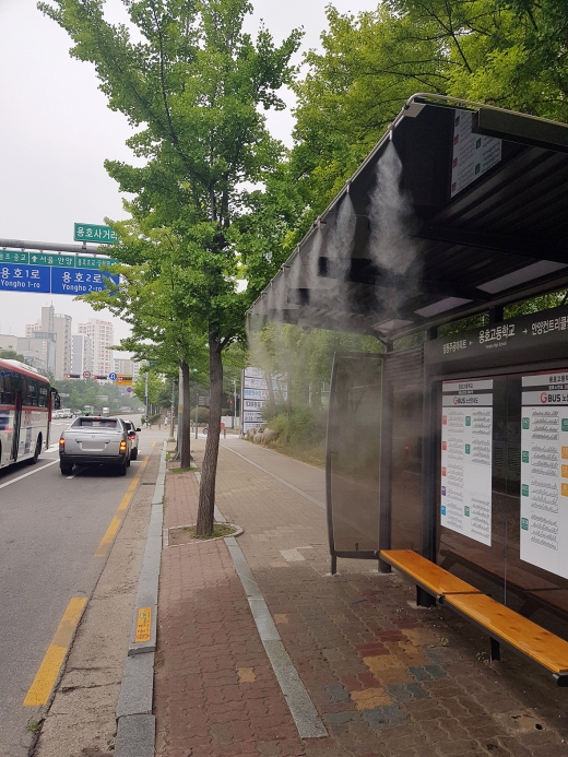 버스정류장 6개소에 쿨링포그 설치. / 사진제공=군포시