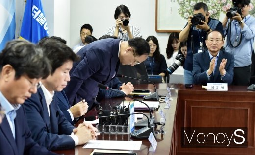 [머니S포토] 세법개정안 당정 참석한 홍남기 부총리