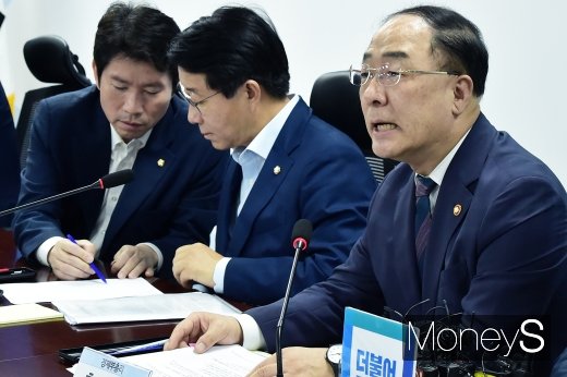 [머니S포토] 홍남기, 