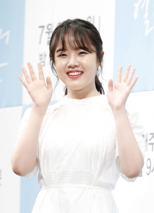 배우 김향기가 22일 오후 열린 JTBC 월화드라마 '열여덟의 순간'(연출 심나연) 제작발표회 참석해 포즈를 취하고 있다./ 사진=뉴스1