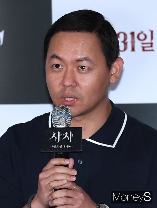 [머니S포토] 인사말하는 김주환 감독