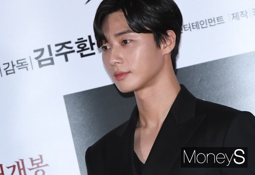 [머니S포토] 박서준 '옆모습도 잘생겼네~'