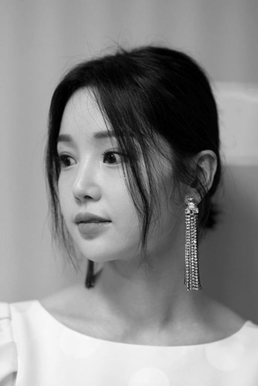 남규리, 고혹적인 매력 담긴 영화제 비하인드컷