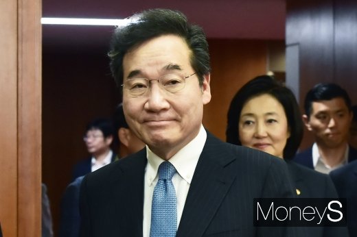 [머니S포토] 제2차 규제자유특구 회의 참석하는 이낙연과 박영선