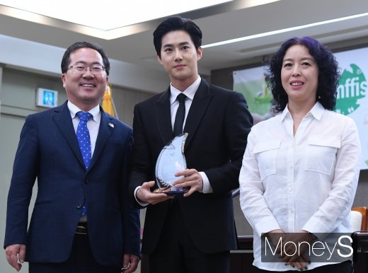 [머니S포토] '제7회 순천만세계동물영화제' 홍보대사 위촉된 엑소 수호