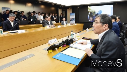[머니S포토] 윤석헌, 