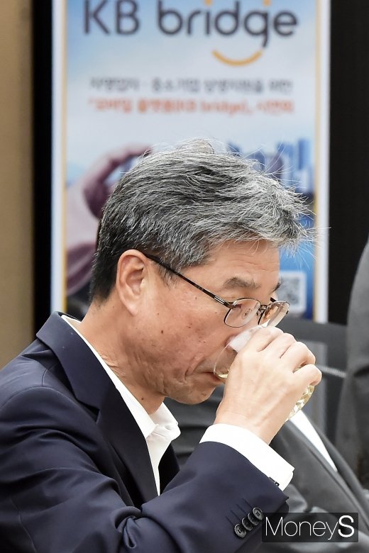 [머니S포토] 시장에 공개된 모바일플랫폼 KB브릿지, 금융계 반응은?