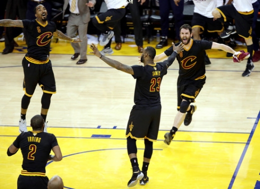 NBA 역사상 최고의 역전극이었던 2015-2016시즌 파이널 당시를 회상한 클리블랜드 캐벌리어스의 포워드 케빈 러브(오른쪽). /사진=로이터