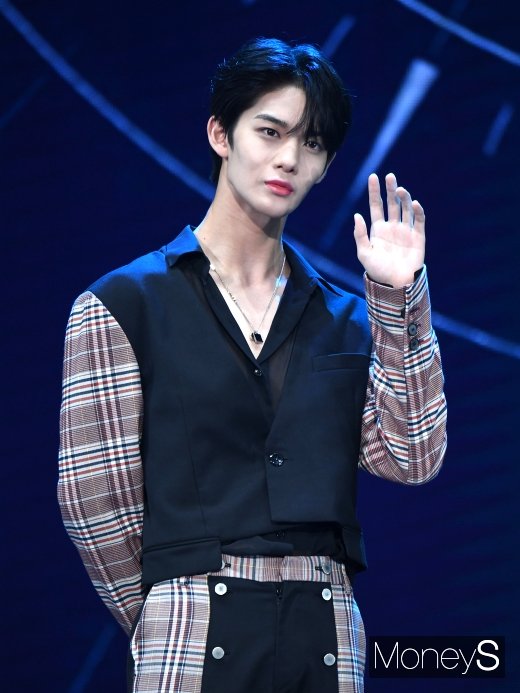 [머니S포토] '워너원 출신' 배진영, CIX로 정식 데뷔
