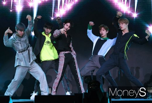[머니S포토] CIX(씨아이엑스) 'CIX 센터는 배진영'