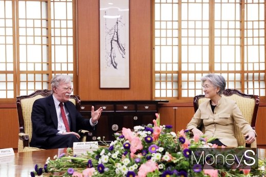 [머니S포토] 볼턴 안보보좌관, 강경화 장관 만나 무슨 얘기 나눴나?