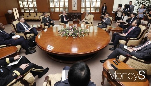 [머니S포토] 외교부 찾은 존 볼턴